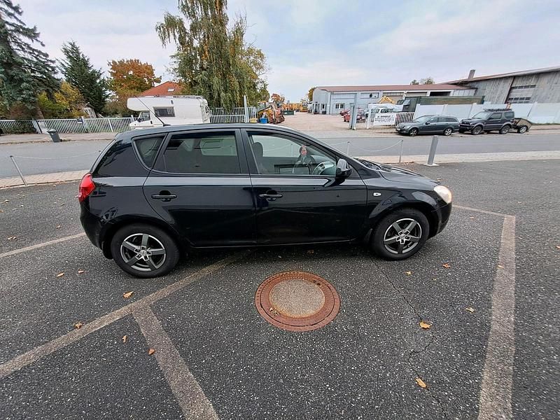 Gebraucht Kia Ceed EX 109 PS (80 kW) 2009 Schwarz Kleinwagen