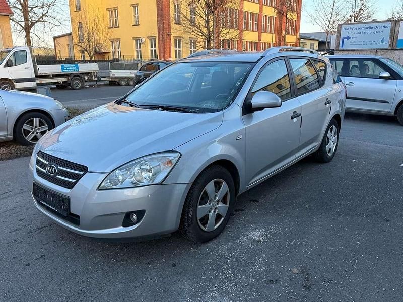 Gebraucht Kia Ceed LX 109 PS (80 kW) 2009 Silber Kleinwagen