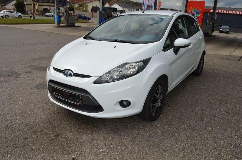 Gebraucht Ford Fiesta Trend 82 PS (60 kW) 2009 Weiß Kleinwagen