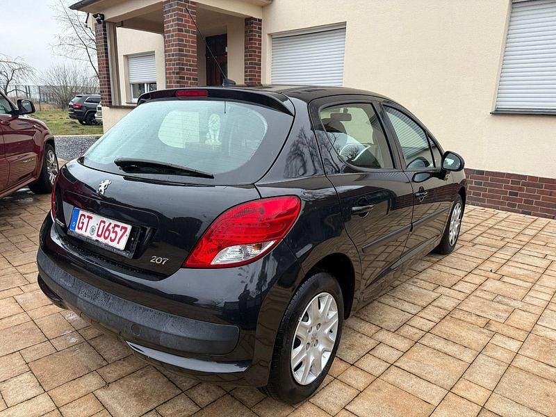 Gebraucht Peugeot 207 Tendance 95 PS (69 kW) 2010 Schwarz Kleinwagen