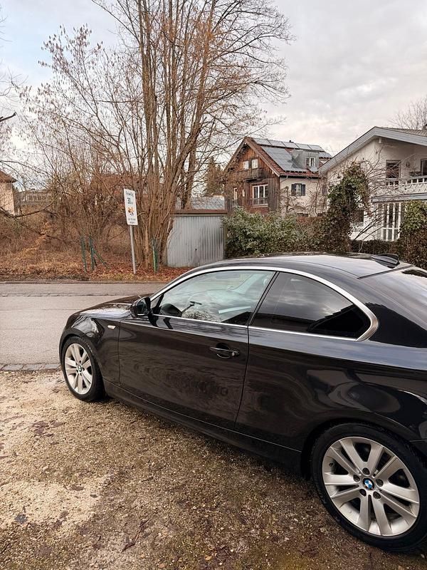 Gebraucht BMW 118 Coupé 140 PS (102 kW) 2010 Schwarz Coupé
