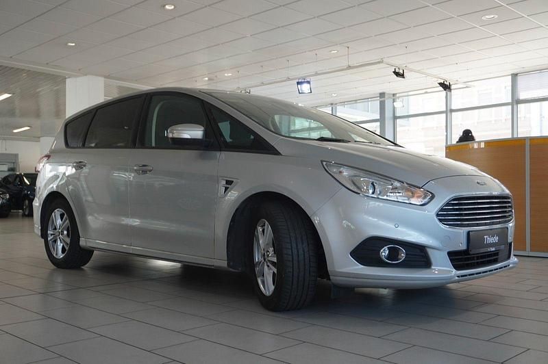 Gebraucht Ford S-MAX Business Edition 179 PS (131 kW) 2016 Silber Van / Kleinbus