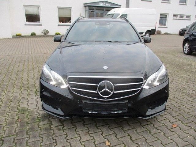 Gebraucht Mercedes E350 AMG 258 PS (189 kW) 2015 Schwarz Limousine
