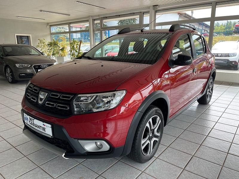 Rot Gebraucht 2018 Dacia Sandero Celebration Kleinwagen | 12.499 € (Fairer Preis) - Bild 1/4