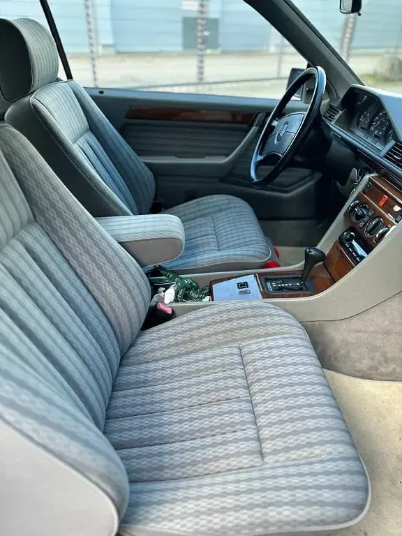 Gebraucht Mercedes E230 132 PS (97 kW) 1991 Blau Coupé