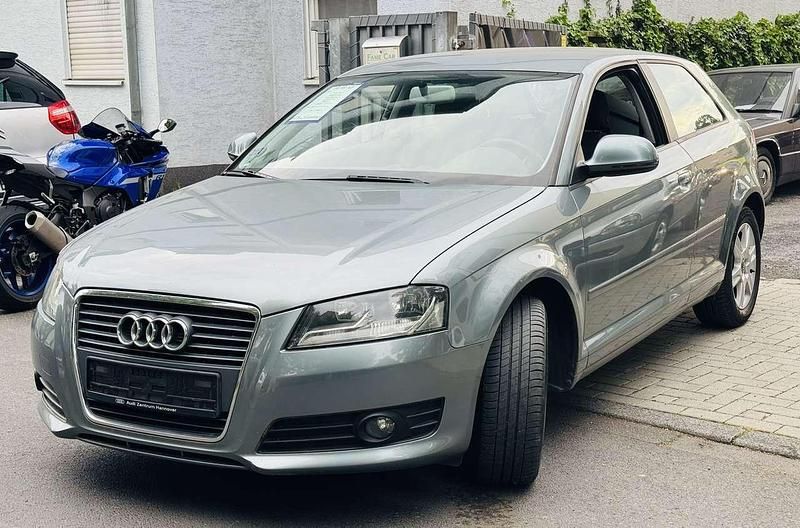 Gebraucht Audi A3 Attraction 125 PS (91 kW) 2010 Kondorgrau metallic Limousine