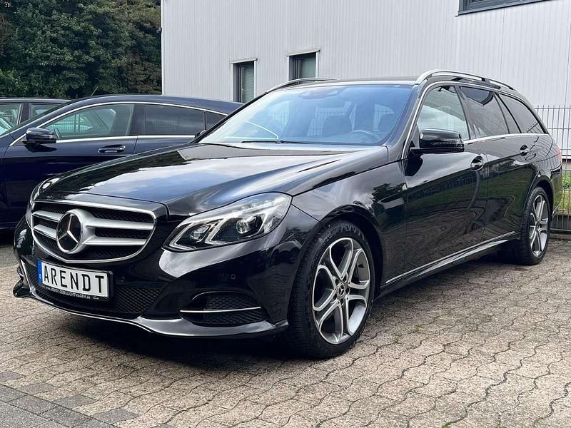 Schwarz Gebraucht 2014 Mercedes E250 Avantgarde Kombi | 20.490 € (Etwas zu teuer) - Bild 1/4