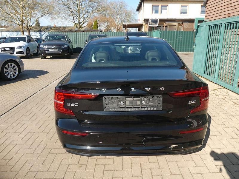 Gebraucht Volvo S60 Plus 197 PS (144 kW) 2024 Schwarz Limousine