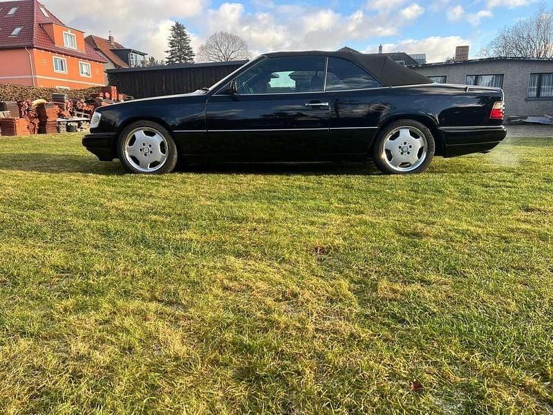 Gebraucht Mercedes E320 220 PS (161 kW) 1995 Schwarz Cabrio