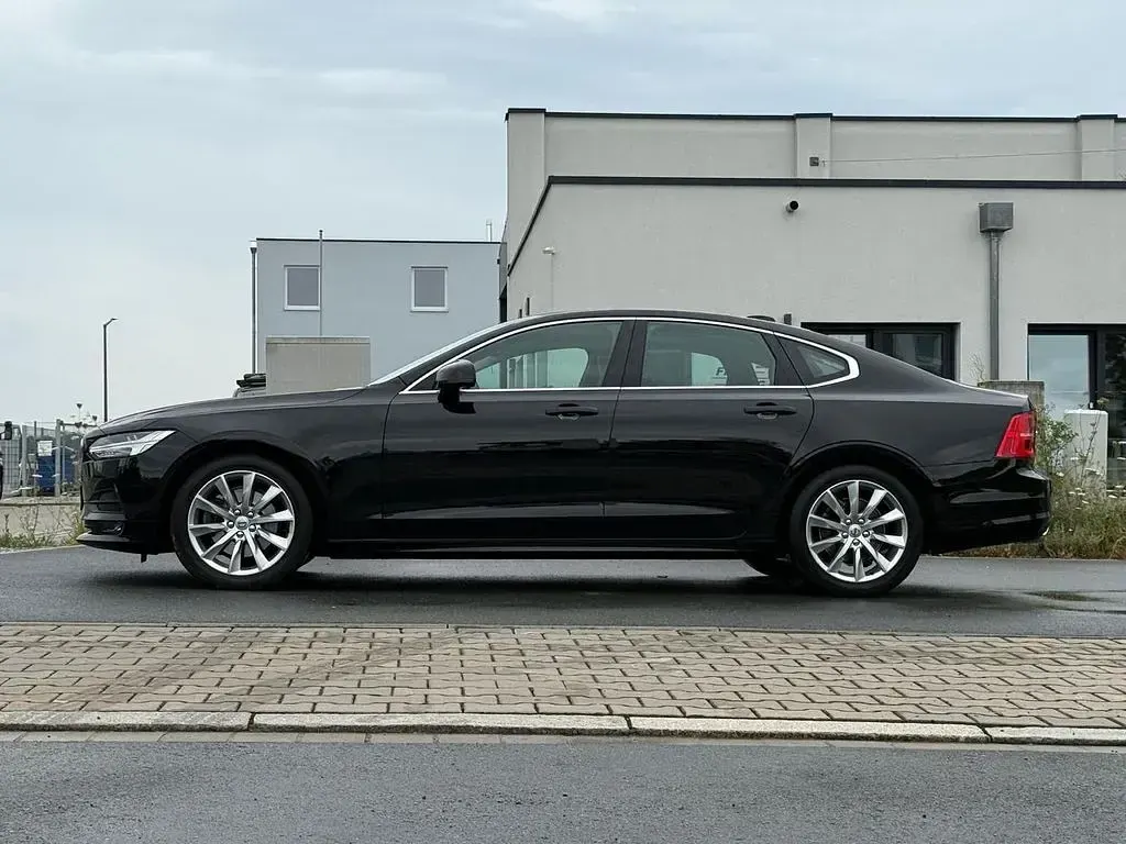 Gebraucht Volvo S90 Momentum 190 PS (139 kW) 2019 Schwarz Limousine