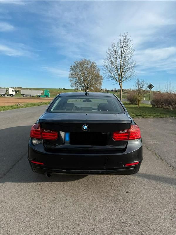 Gebraucht BMW 316 136 PS (100 kW) 2013 Schwarz Limousine