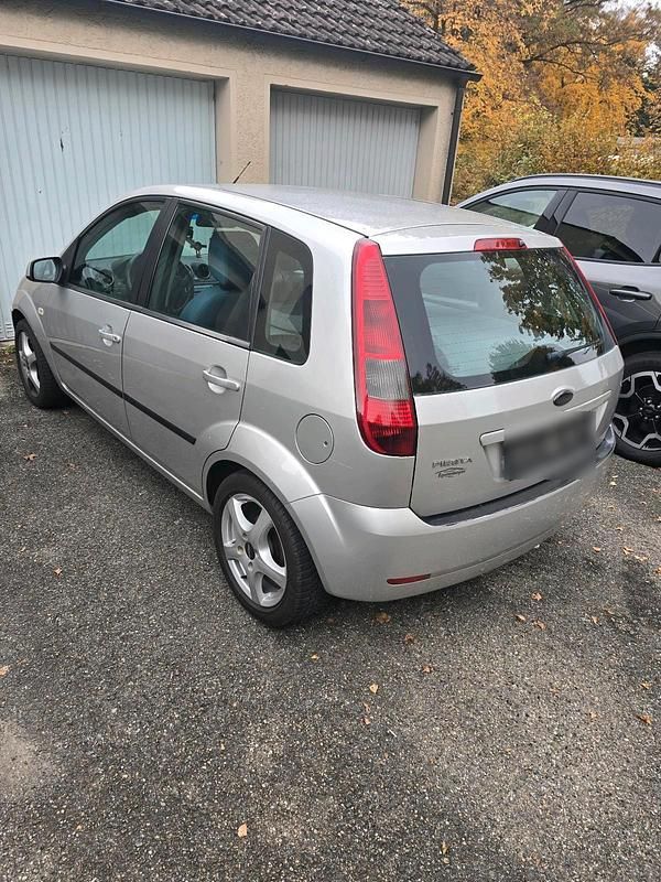 Gebraucht Ford Fiesta 69 PS (50 kW) 2005 Silber Kleinwagen