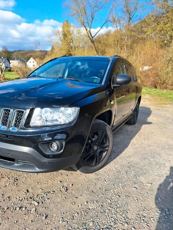 Gebraucht Jeep Compass 135 PS (99 kW) 2012 Schwarz SUV