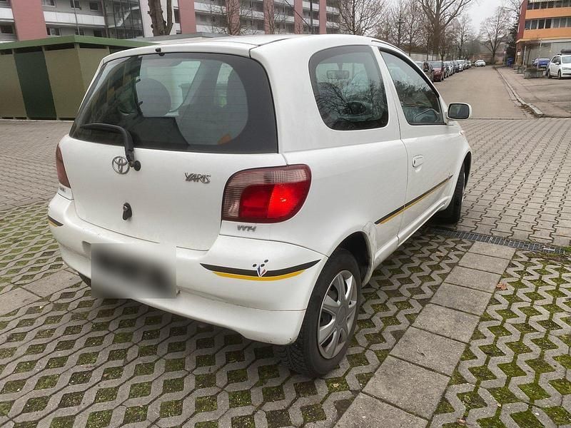 Gebraucht Toyota Yaris 68 PS (50 kW) 2003 Weiß Kleinwagen