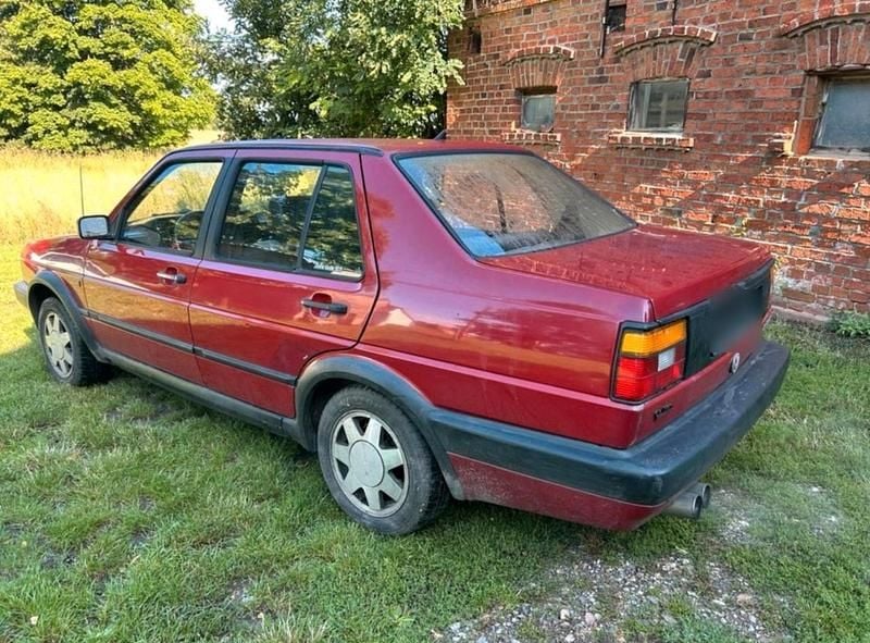 Używany VW Jetta 116 KM (85 kW) 1990 Czerwony Sedan/Limuzyna