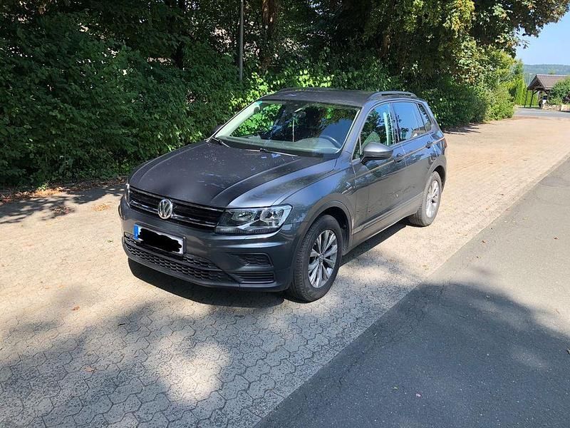 Grau Gebraucht 2019 VW Tiguan Trendline SUV | 15.400 € (Superpreis) - Bild 1/4