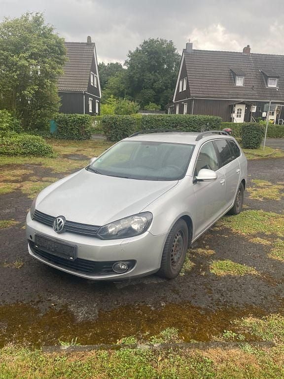 Silber Gebraucht 2010 VW Golf VI Kombi | 2.000 € (Guter Preis) - Bild 1/4