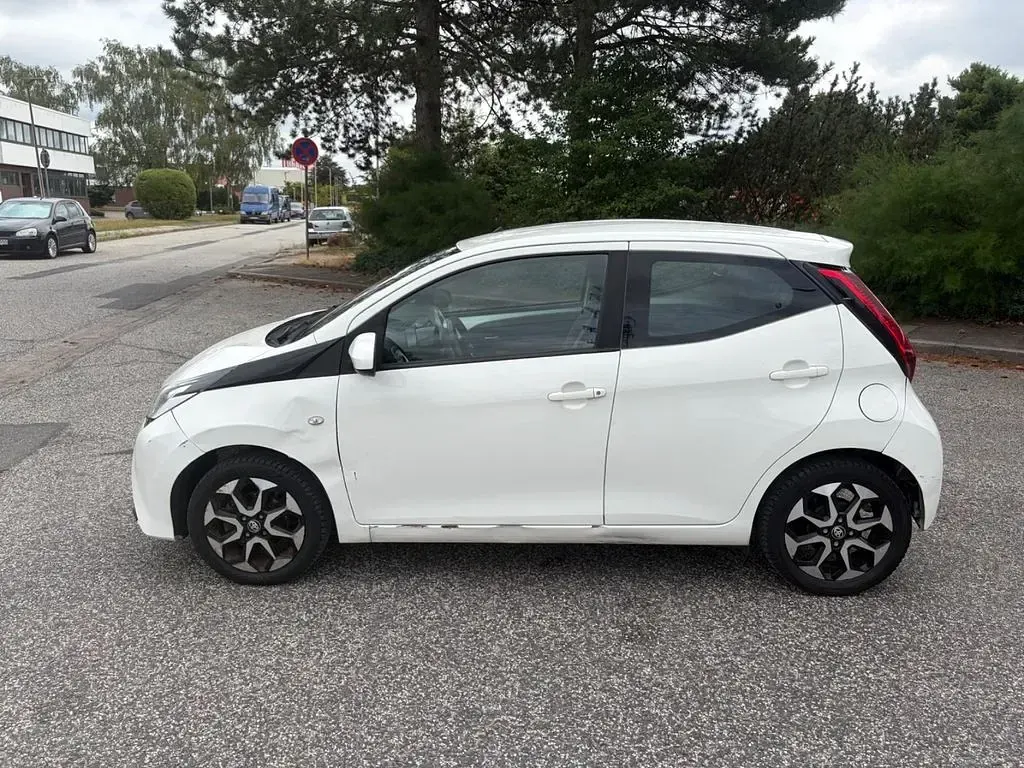 Gebraucht Toyota Aygo X-play 72 PS (52 kW) 2019 Weiß Kleinwagen