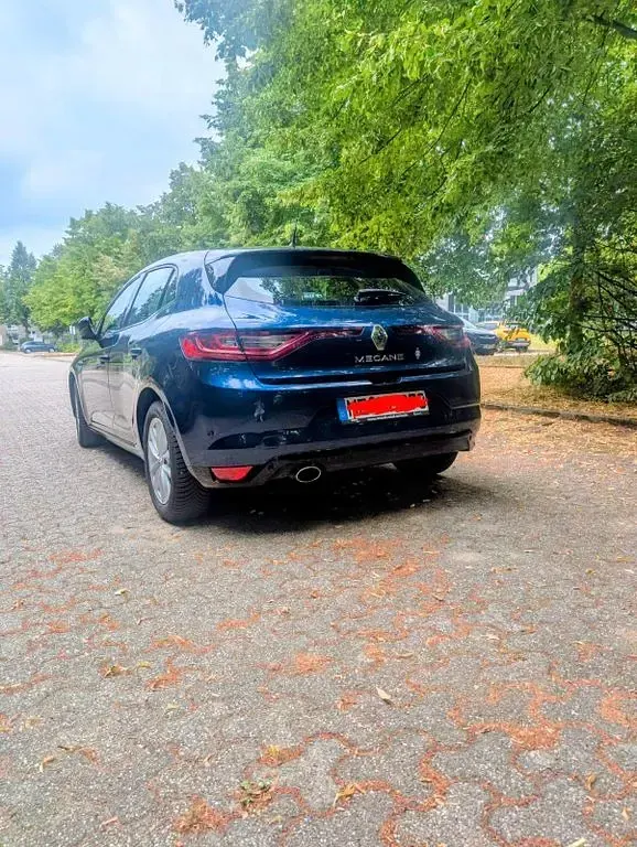 Gebraucht Renault Mégane IV Intens 132 PS (97 kW) 2017 Blau Limousine