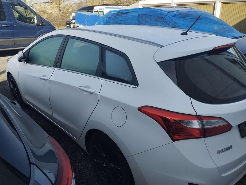 Gebraucht Hyundai i30 135 PS (99 kW) 2015 Weiß Kombi