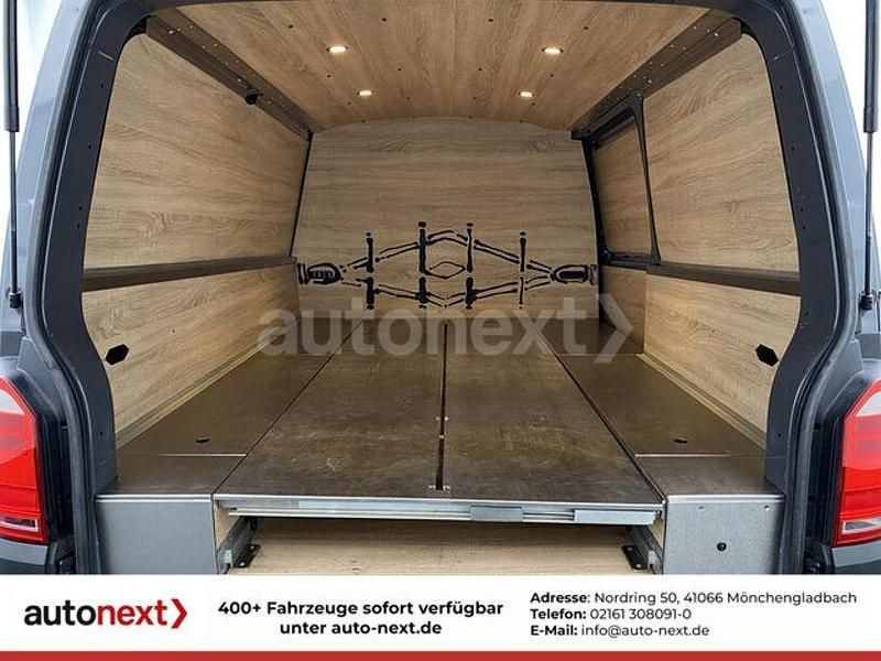 Gebraucht VW Transporter 150 PS (110 kW) 2018 Pure grey Van