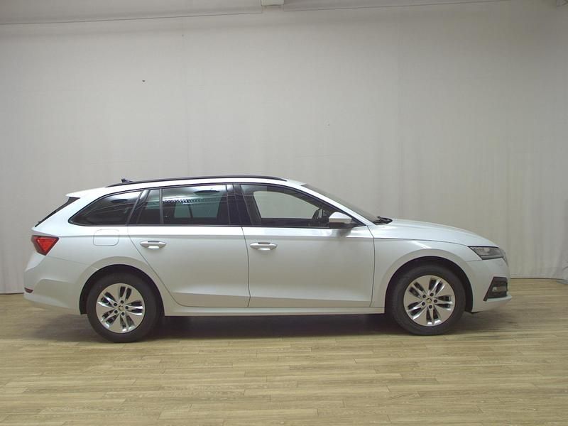 Weiss Gebraucht 2022 Skoda Octavia Ambition Kombi | 13.690 € (Fairer Preis) - Bild 1/4