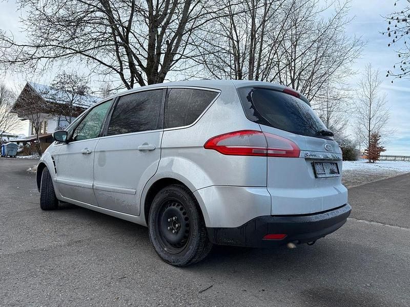 Gebraucht Ford S-MAX Titanium 163 PS (119 kW) 2013 Silber Van / Kleinbus
