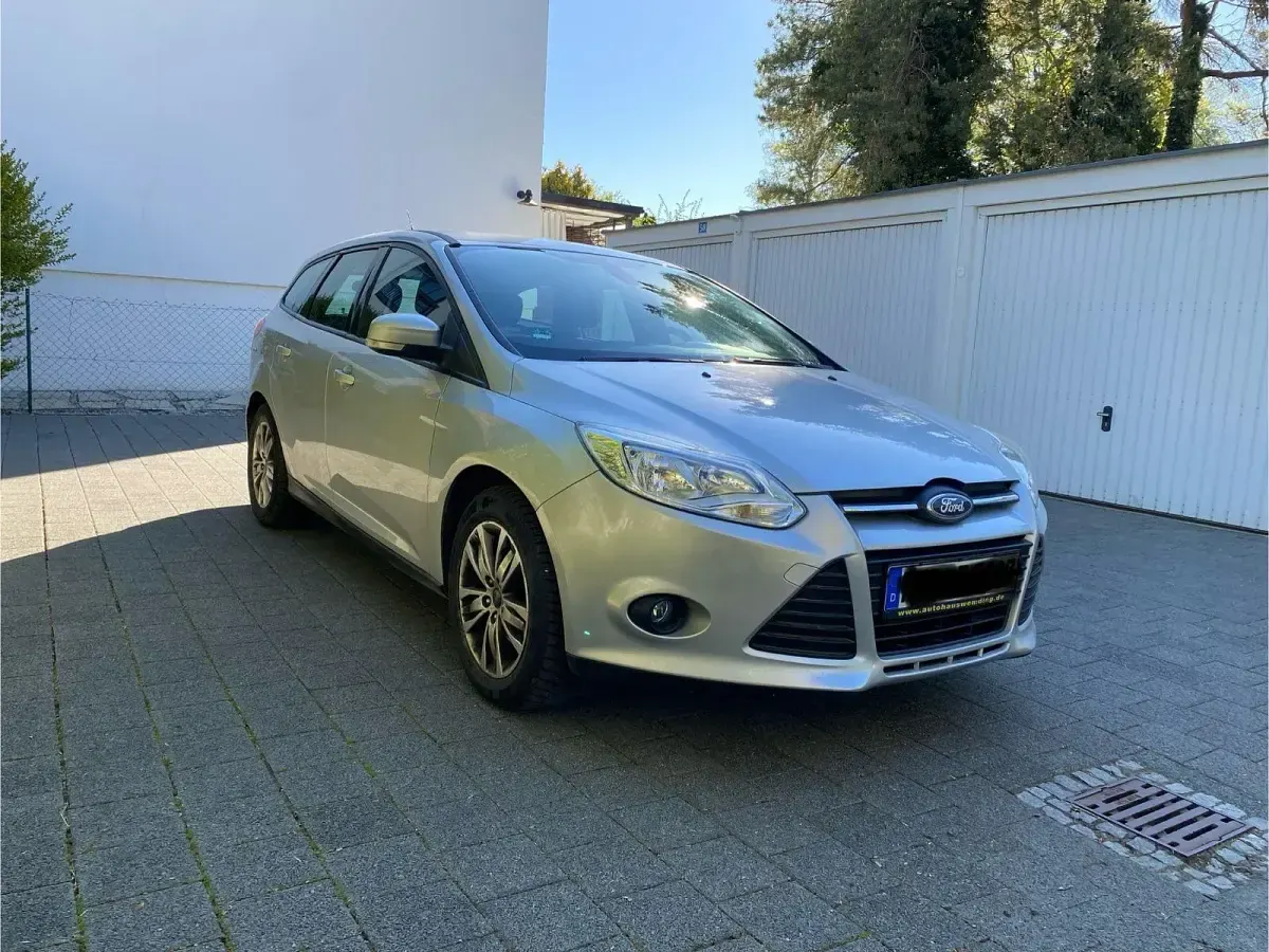 Używany Ford Focus SYNC Edition 125 KM (91 kW) 2014 Srebrny Kombi