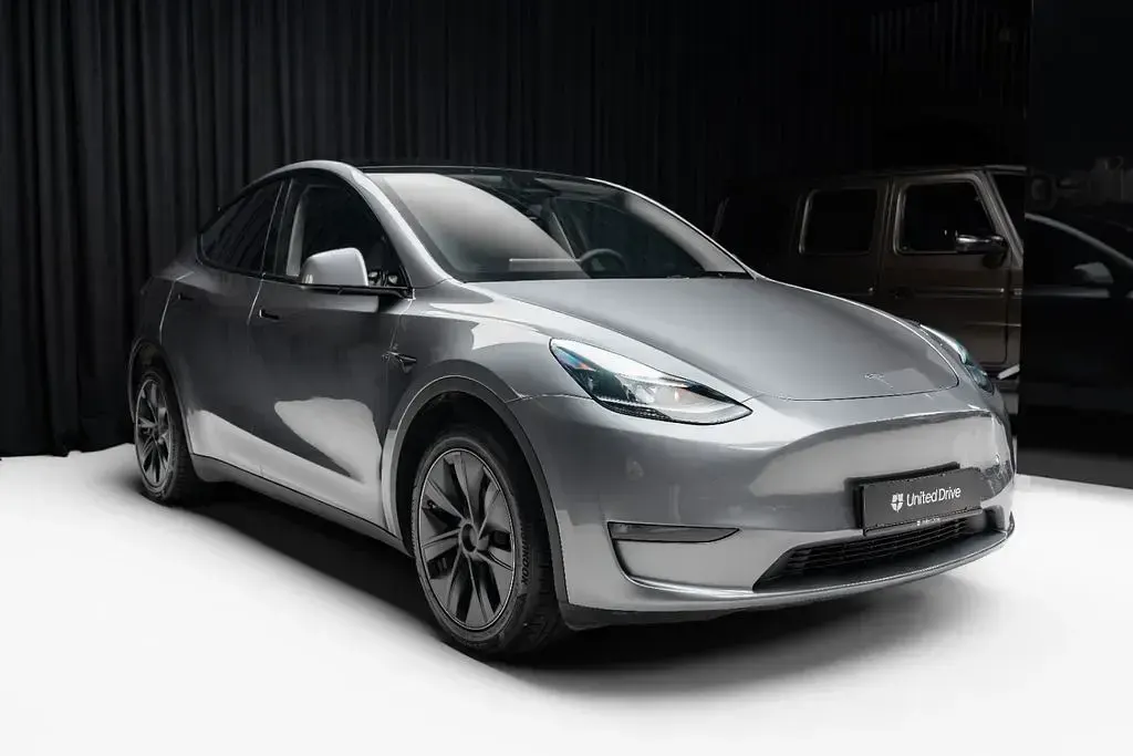 Gebraucht Tesla Model Y 258 kW (351 PS) 2025 Grau SUV