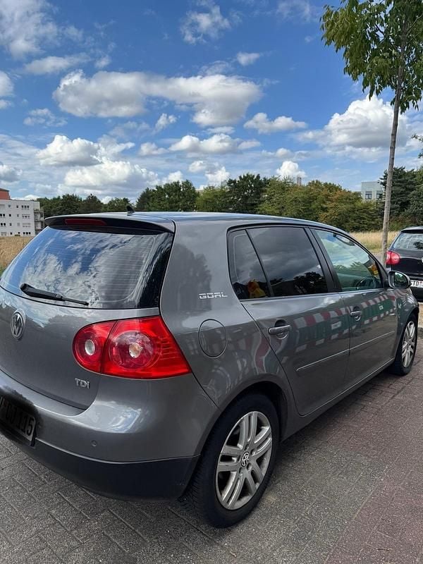 Grau Gebraucht 2006 VW Golf V Kleinwagen | 2.600 € (Guter Preis) - Bild 1/4