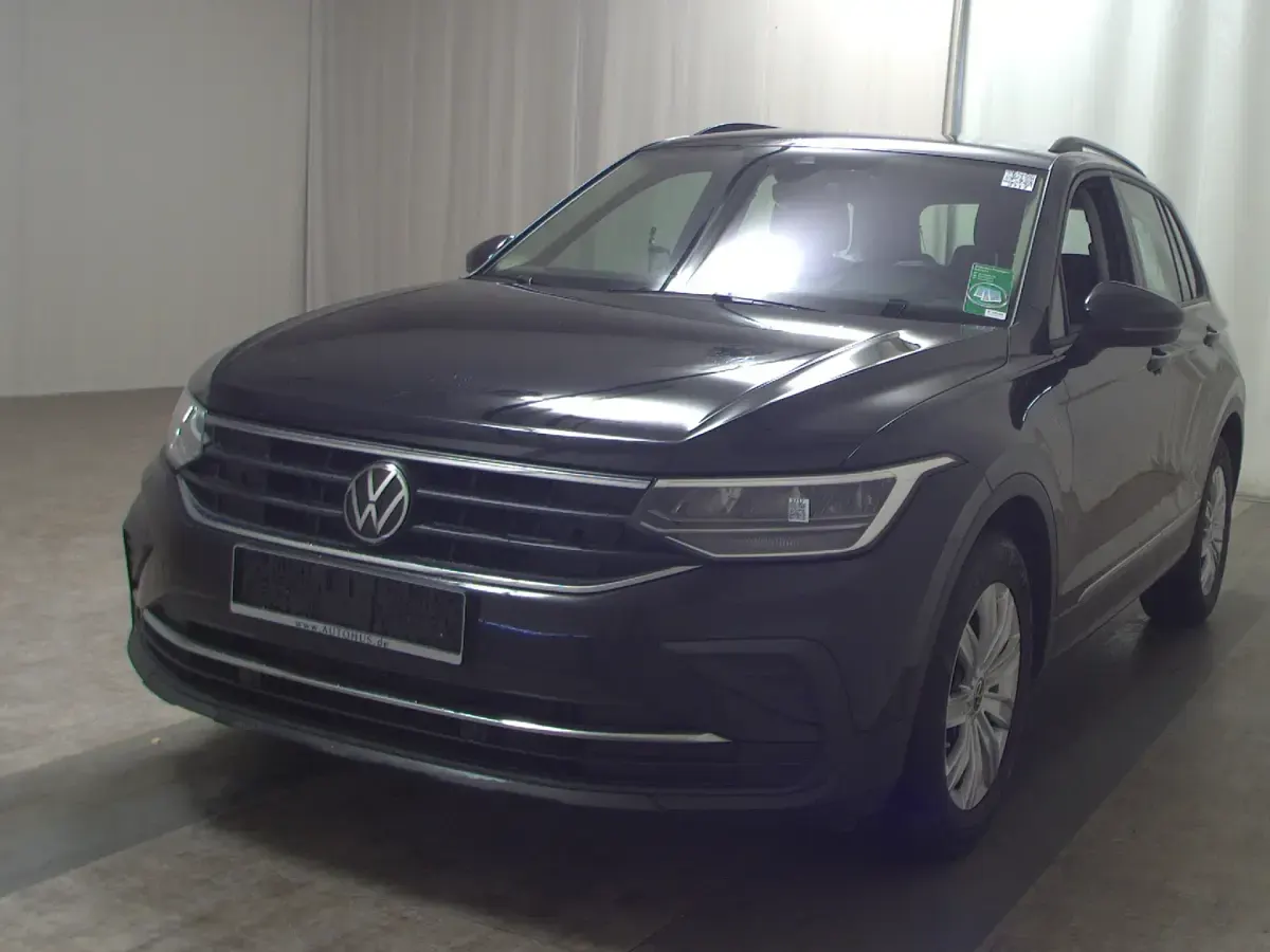 Gebraucht VW Tiguan Life 150 PS (110 kW) 2023 Schwarz SUV