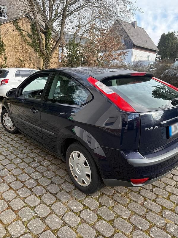 Gebraucht Ford Focus 101 PS (74 kW) 2006 Blau Kleinwagen