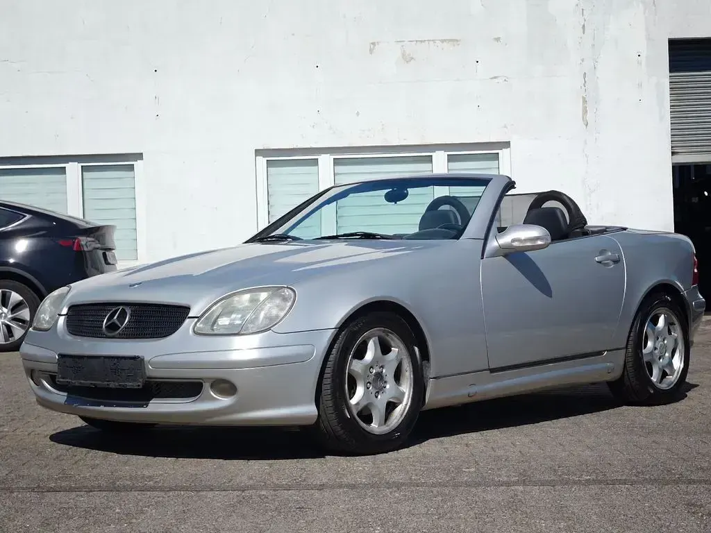 Gebraucht Mercedes SLK230 197 PS (144 kW) 2002 Silber Cabrio