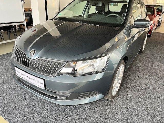 Grau Gebraucht 2018 Skoda Fabia Cool Plus Limousine | 9.399 € (Fairer Preis) - Bild 1/4