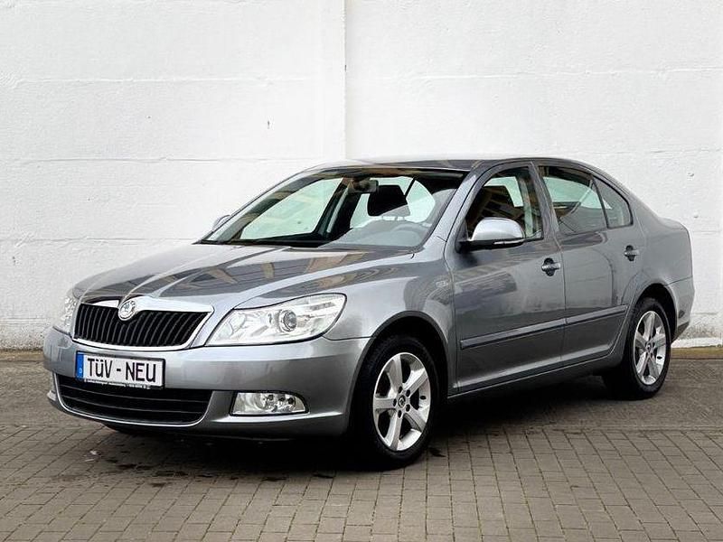 Grau Gebraucht 2012 Skoda Octavia Family Limousine | 6.190 € (Guter Preis) - Bild 1/4