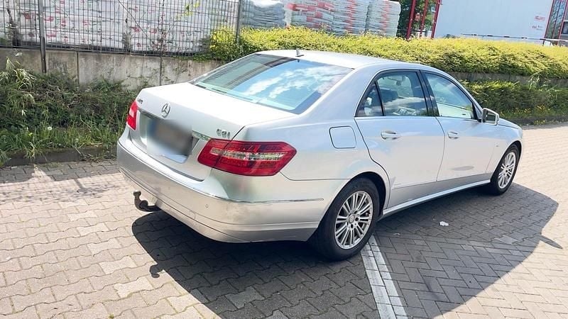 Gebraucht Mercedes E220 170 PS (125 kW) 2009 Silber Limousine