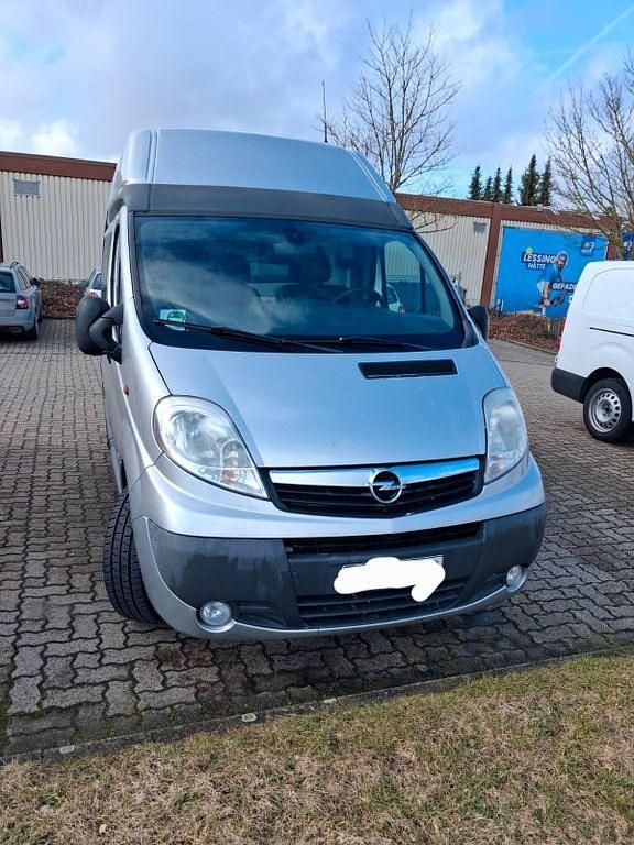 Second-hand Opel Vivaro 114 CP (83 kW) 2013 Argintiu Monovolum