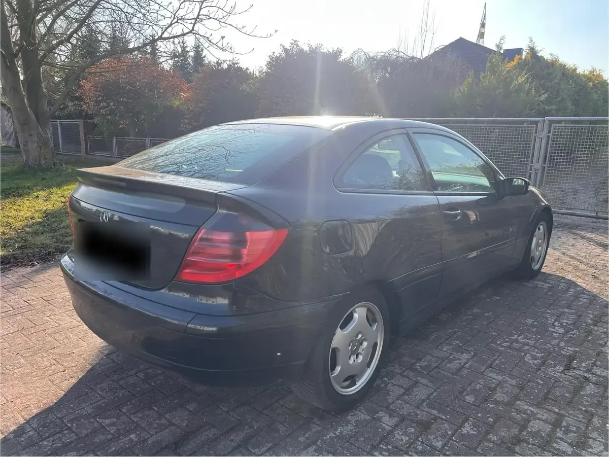 Gebraucht Mercedes C220 140 PS (102 kW) 2003 Schwarz Coupé