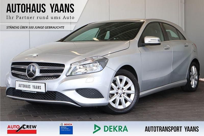 Silber Gebraucht 2013 Mercedes A180 Style Limousine | 9.389 € (Guter Preis) - Bild 1/4