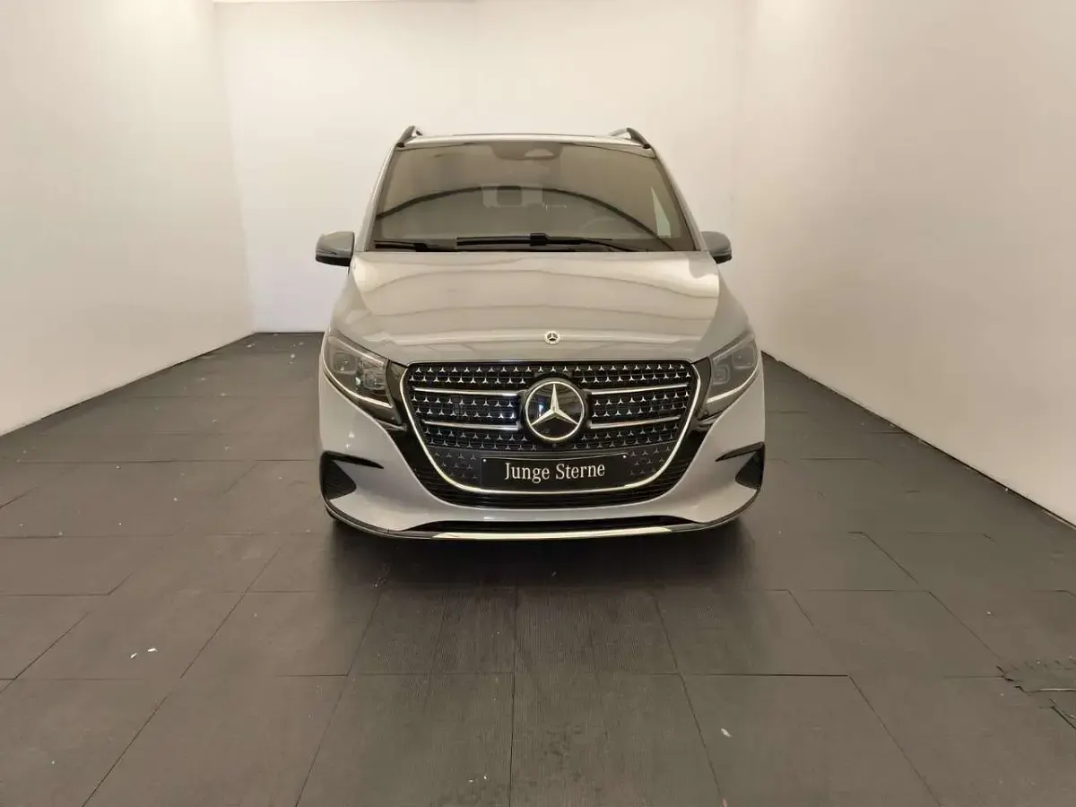 Gebraucht Mercedes V250 190 PS (139 kW) 2025 Alpingrau Van / Kleinbus