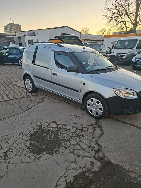 Grau Gebraucht 2009 Skoda Roomster Van / Kleinbus | 1.900 € - Bild 1/4