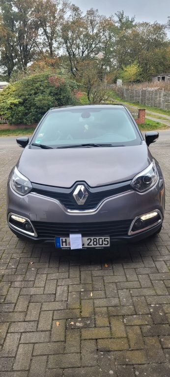 Grau Gebraucht 2016 Renault Captur Elysee SUV | 9.490 € (Guter Preis) - Bild 1/4