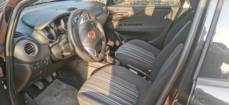 Gebraucht Fiat Punto 77 PS (56 kW) 2011 Schwarz Kleinwagen