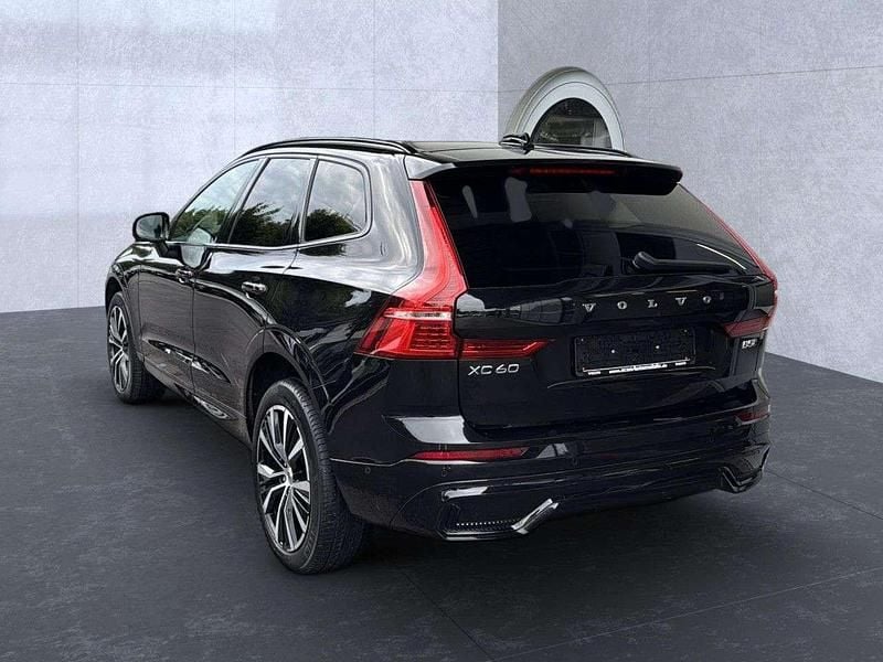 Gebraucht Volvo XC60 Ultimate 235 PS (172 kW) 2022 Onyx black (metallic) SUV