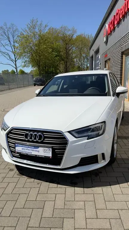 Gebraucht Audi A3 Sport 150 PS (110 kW) 2018 Ibisweiss Limousine