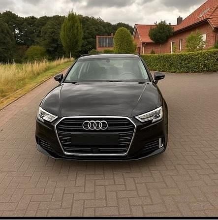 Schwarz Gebraucht 2018 Audi A3 Sportback Kombi | 17.999 € (Fairer Preis) - Bild 1/4