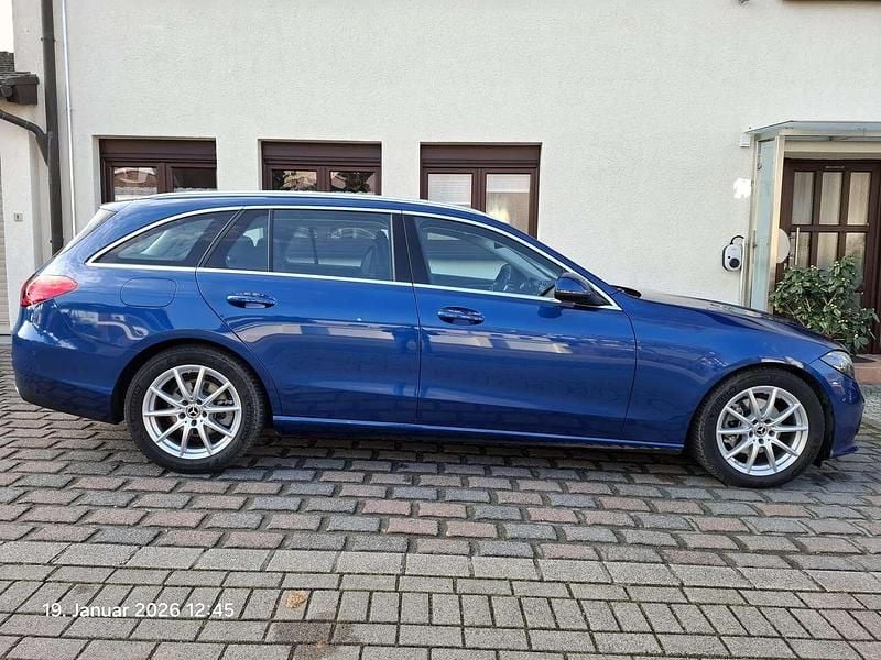 Gebraucht Mercedes C180 170 PS (125 kW) 2022 Blau Kombi