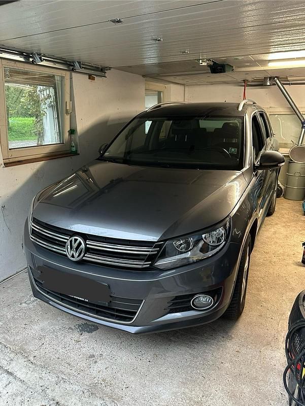 Grau Gebraucht 2015 VW Tiguan SUV | 13.000 € (Fairer Preis) - Bild 1/4