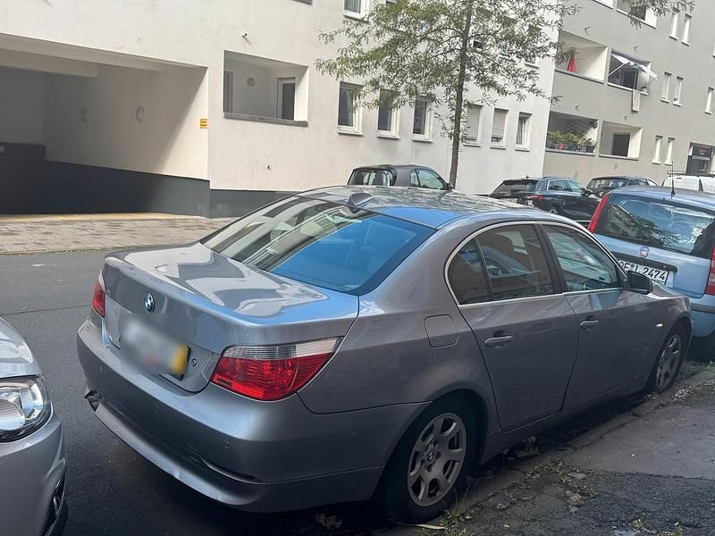 Grau Gebraucht 2005 BMW 523 Limousine | 2.600 € (Guter Preis) - Bild 1/4