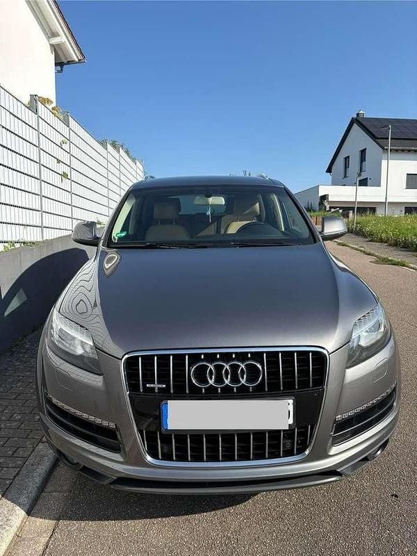 Grau Gebraucht 2011 Audi Q7 SUV | 13.500 € (Superpreis) - Bild 1/4